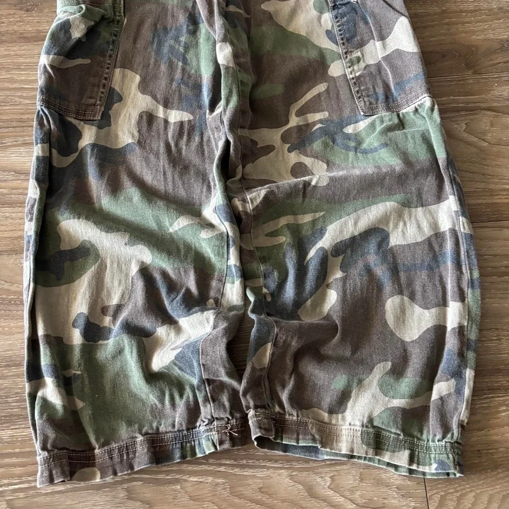 Vintage Y2K/2000s Baggy Camo Streetwear Cargo Pants! 28x27